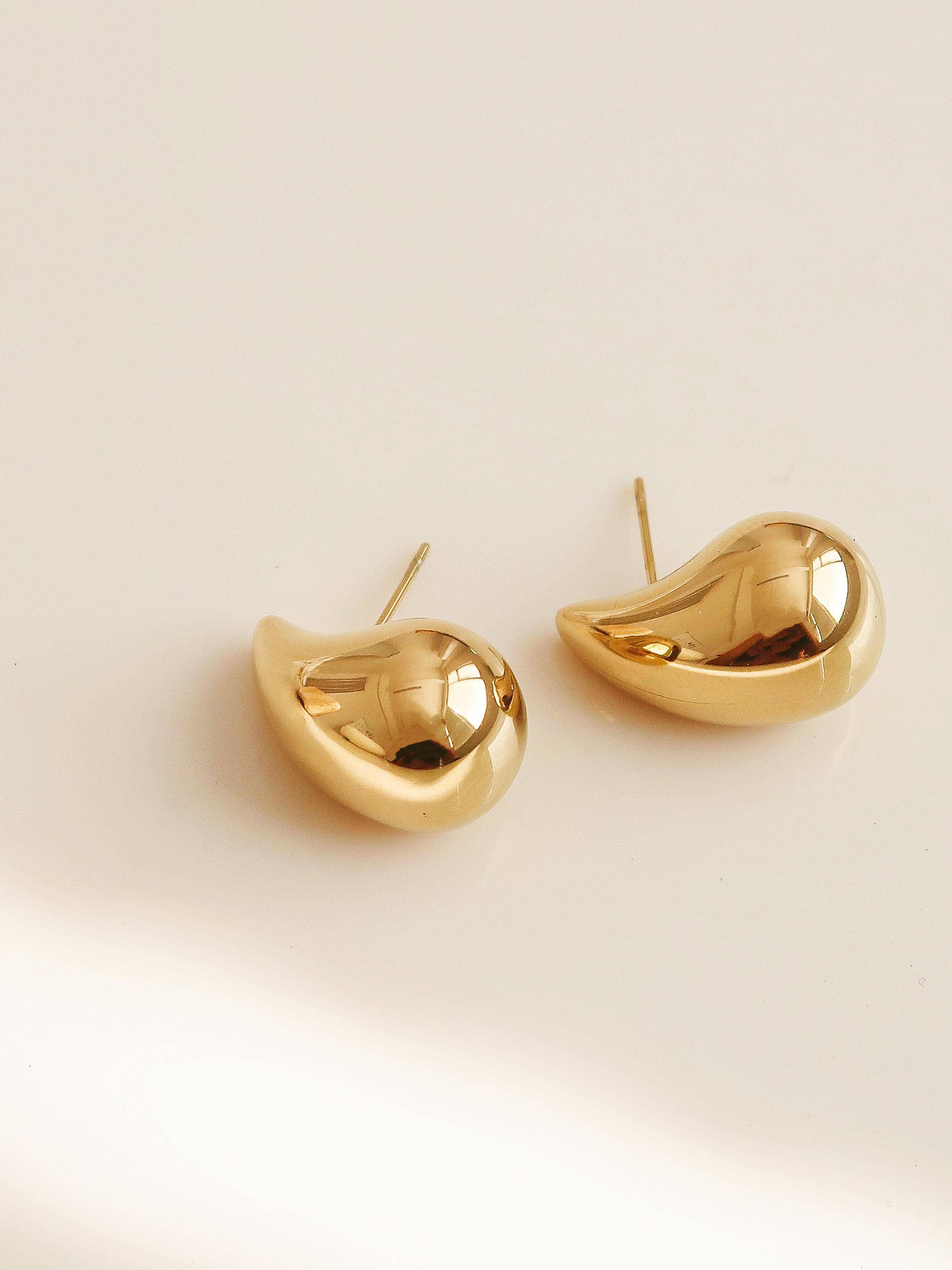 Colette 18K Gold Non-Tarnish Large Huggie Droplet Earring: Yellow Gold